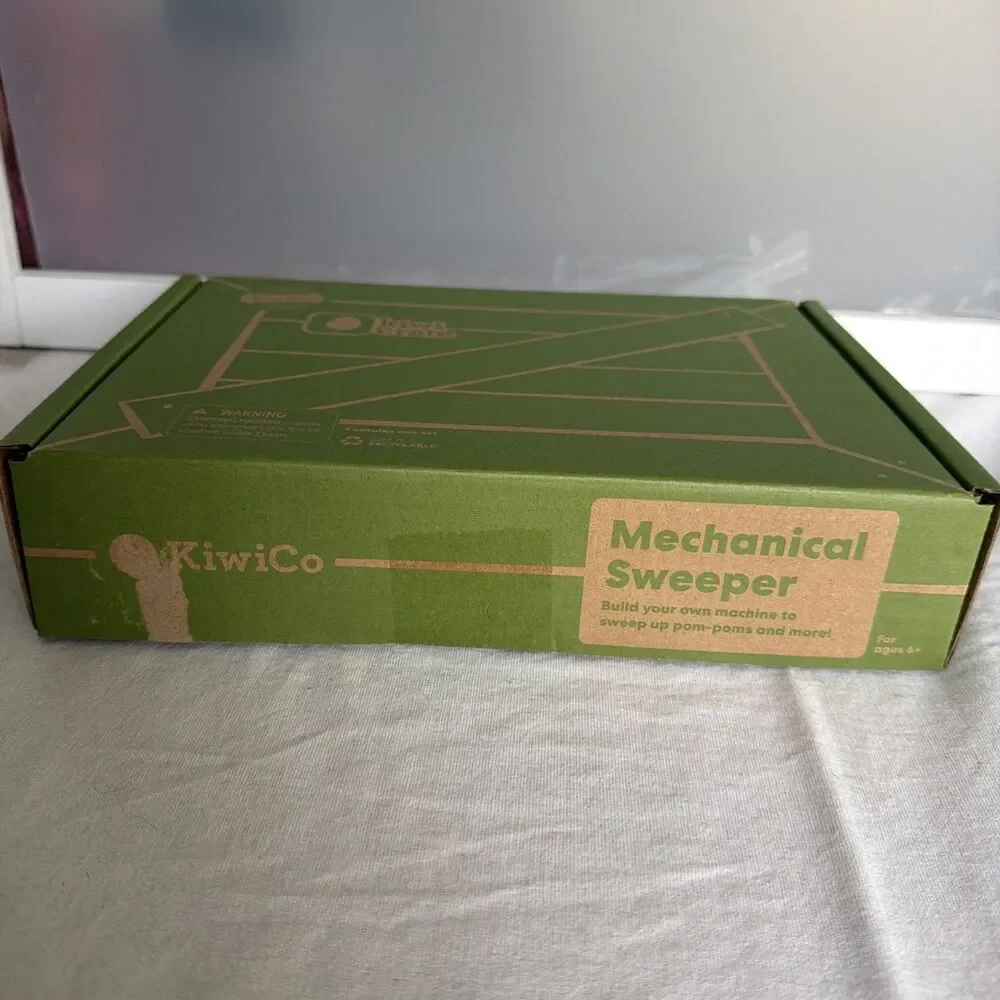 Kiwi Co Crate Mechanical Sweeper Age 6+ STEM Based Science Box New